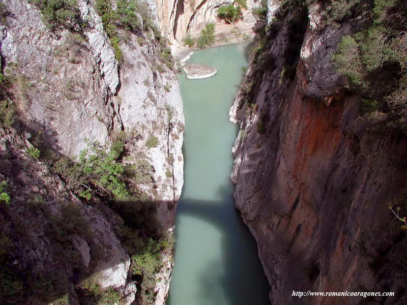 OLVENA. PUENTE DEL INFIERNO. DESFILADERO BAJO �L, Y SOMBRA DEL PUENTE